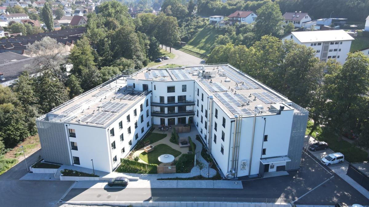 Modernes Pflegezentrum Nagold von oben.